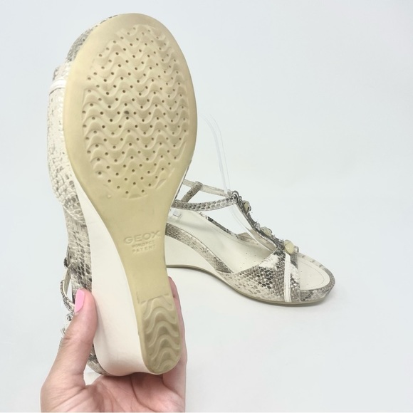 Stylish Snake Print Wedge Sandals - Picture 10 of 13